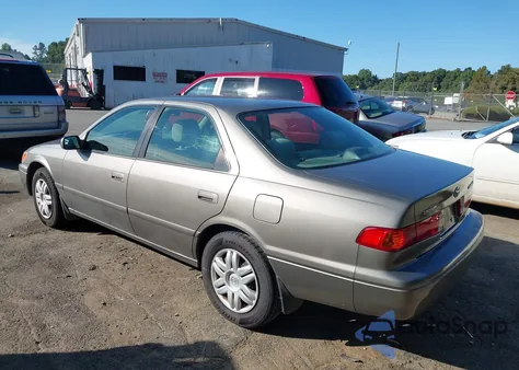 2000 Toyota Camry Le z USA, uszkodzony, nr VIN 4T1BG22K8YU627611